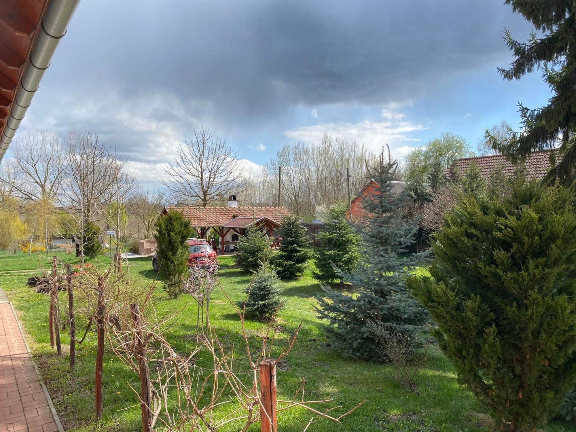 Álmosdi Tópart Vendégház Exterior foto